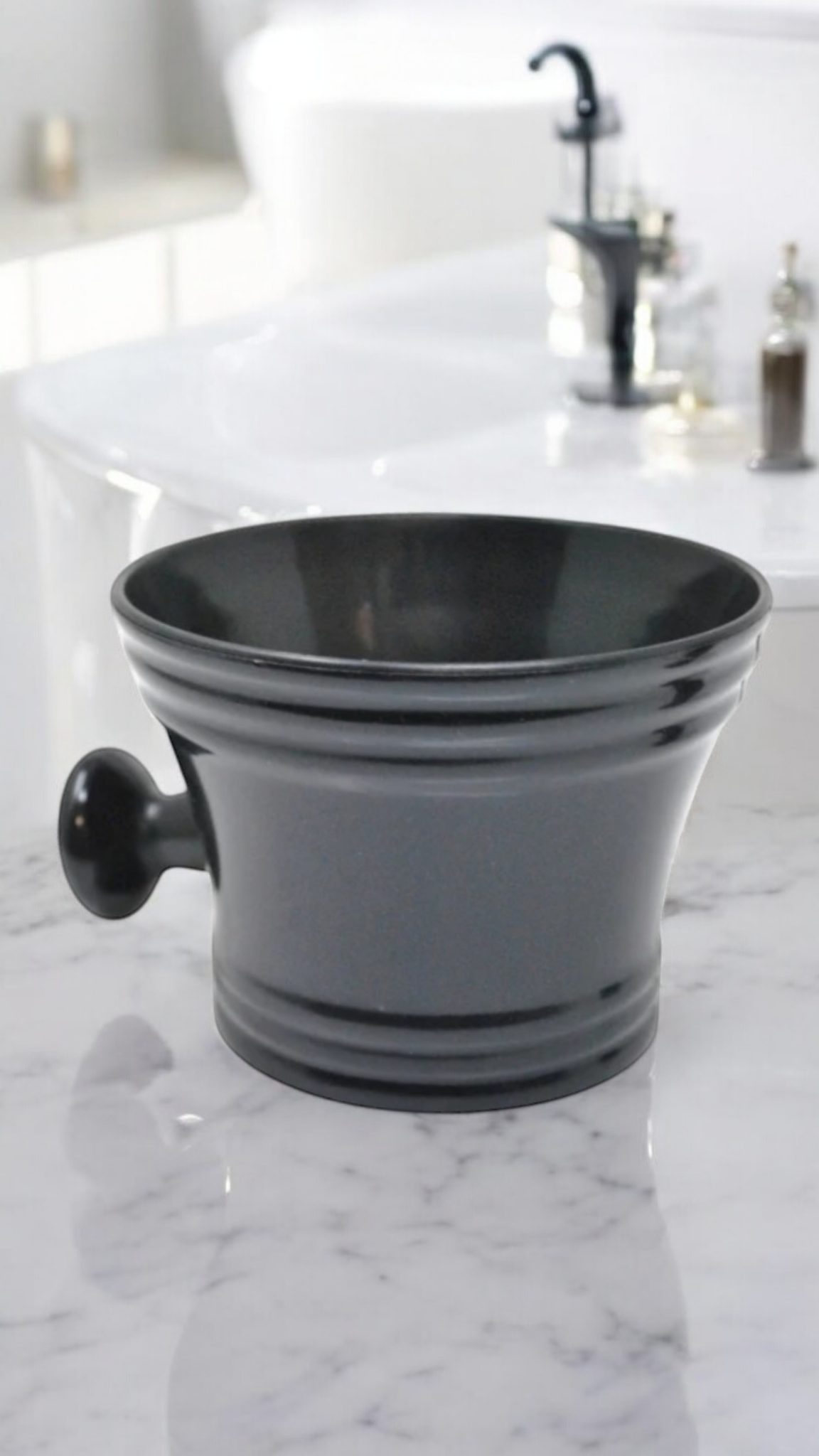 Lightweight Black Shaving Mug Bowl with Handle – Perfect for a Classic Wet Shave